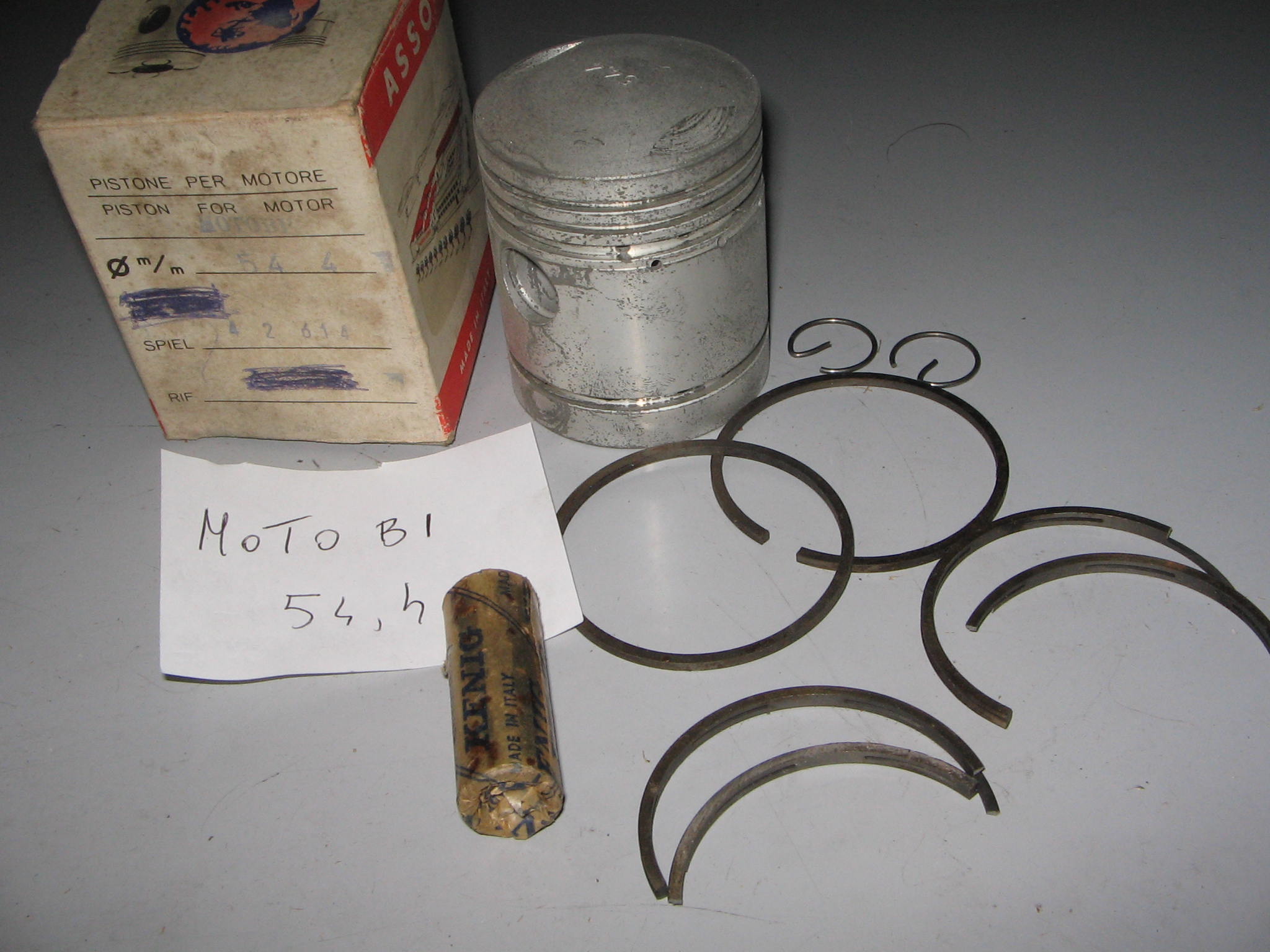 PISTONE MOTOBI 54,4 CI SONO 2 FASCE ROTTE N.1.852